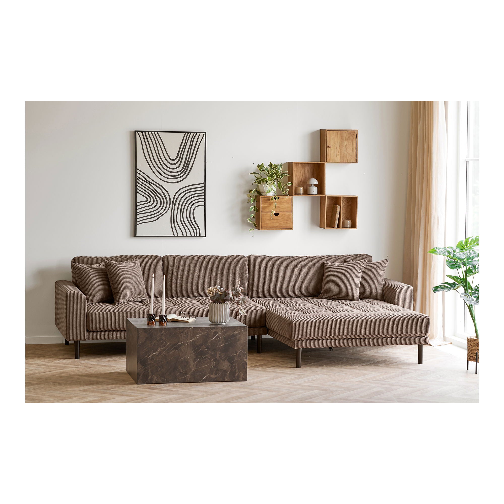 Lido Lounge Sofa - Lounge -Sofa, rechts in braunem Samt mit vier Kissen und schwarzem Holz ben HN1423 ab.
