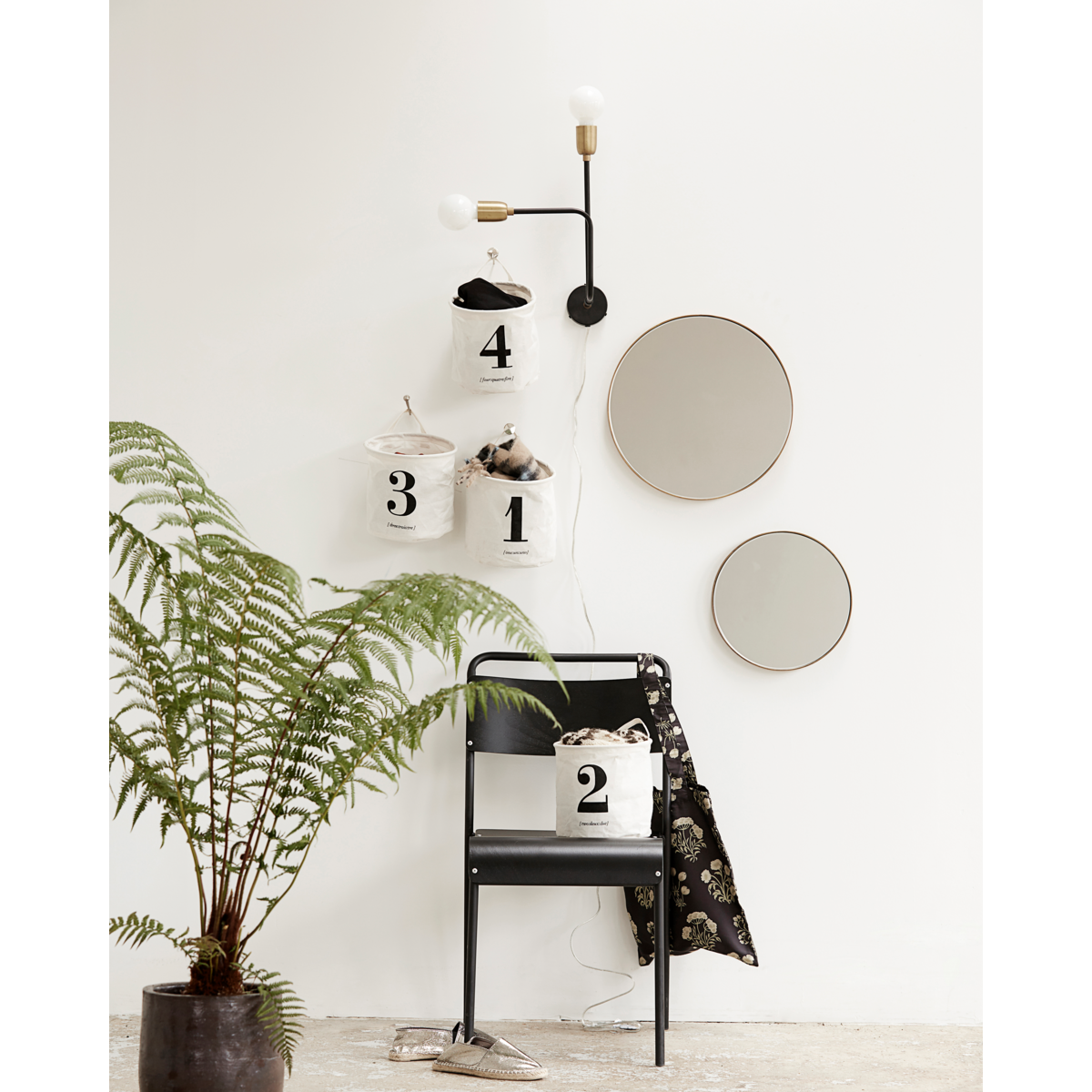 Wandlampe, hdmolekular, schwarz; Messing