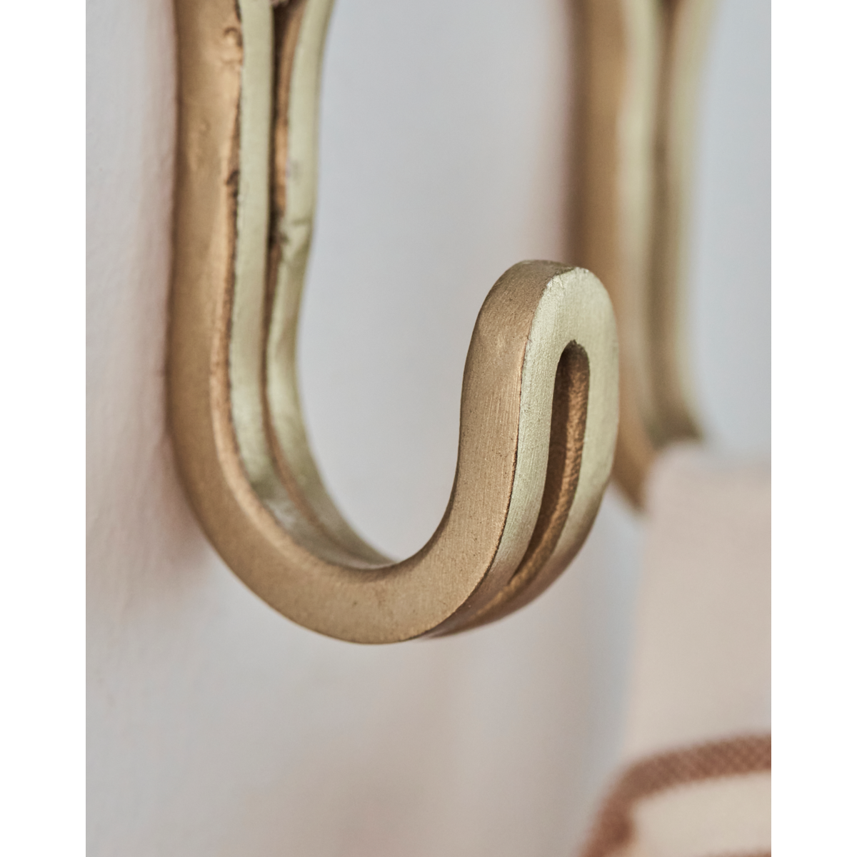 Knake, Hyrea, Messing Finish