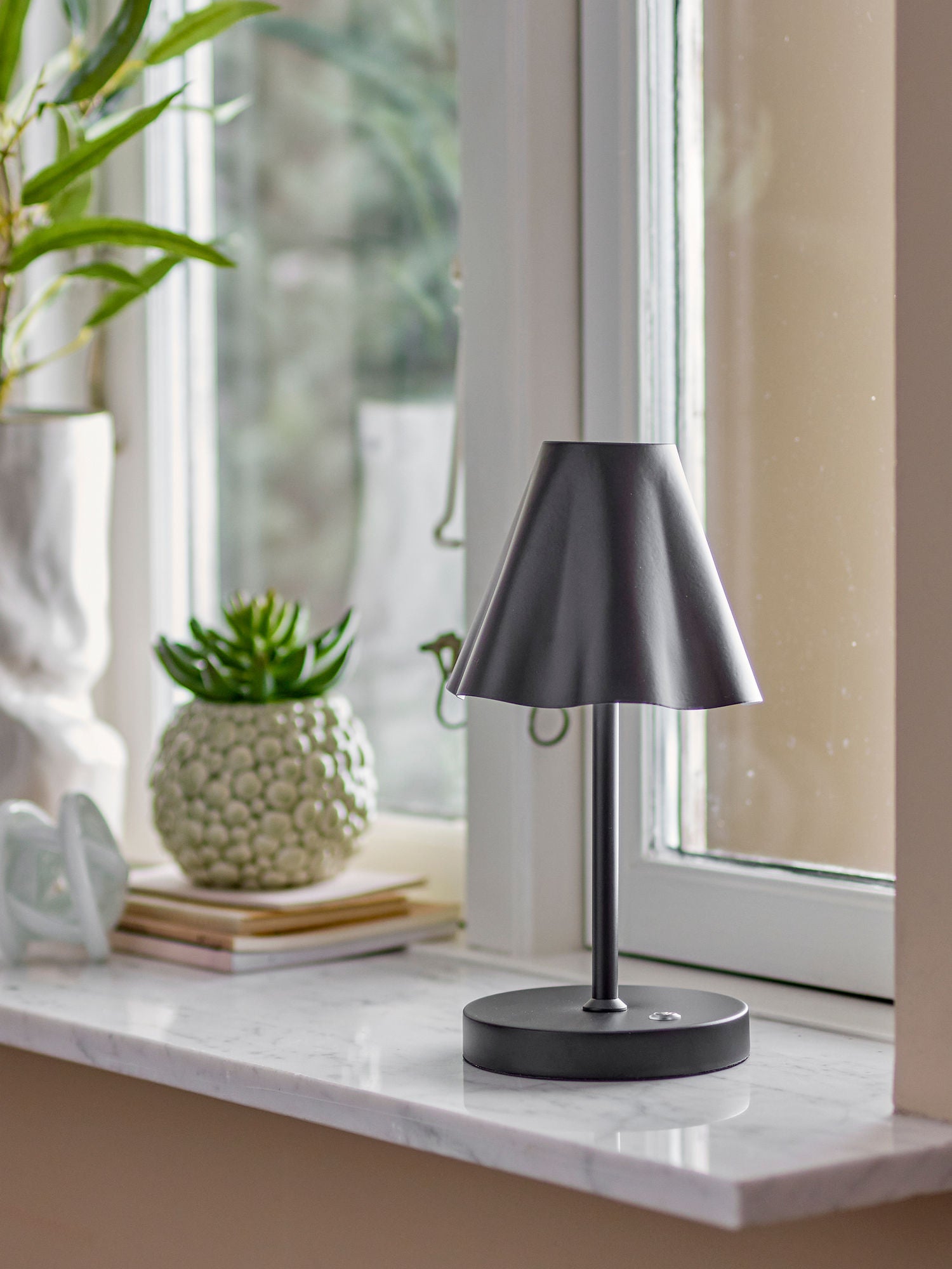 Bloomingville Lianna Tragbare Lampe, wiederaufladbar, schwarz, Metall