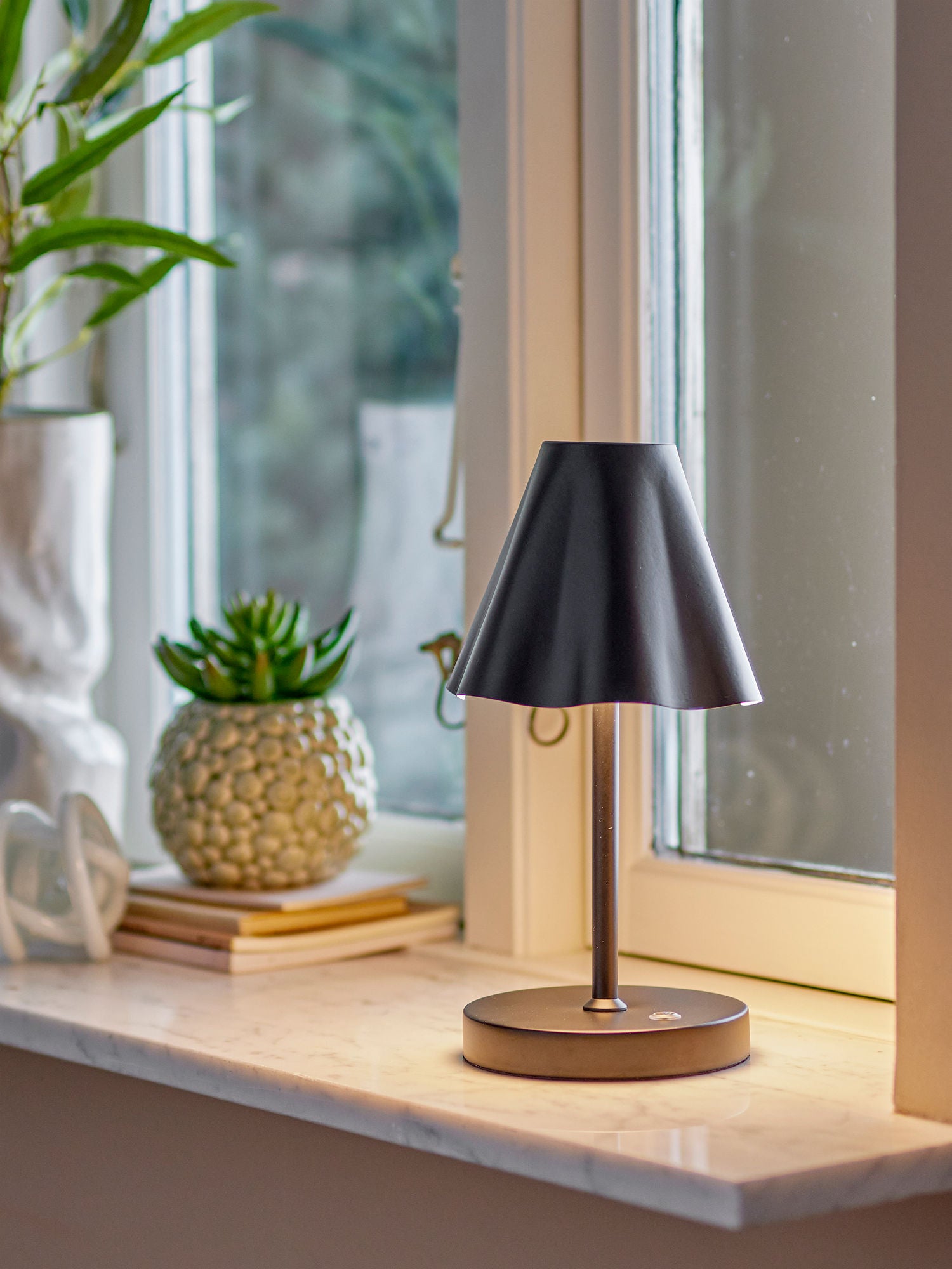 Bloomingville Lianna Tragbare Lampe, wiederaufladbar, schwarz, Metall