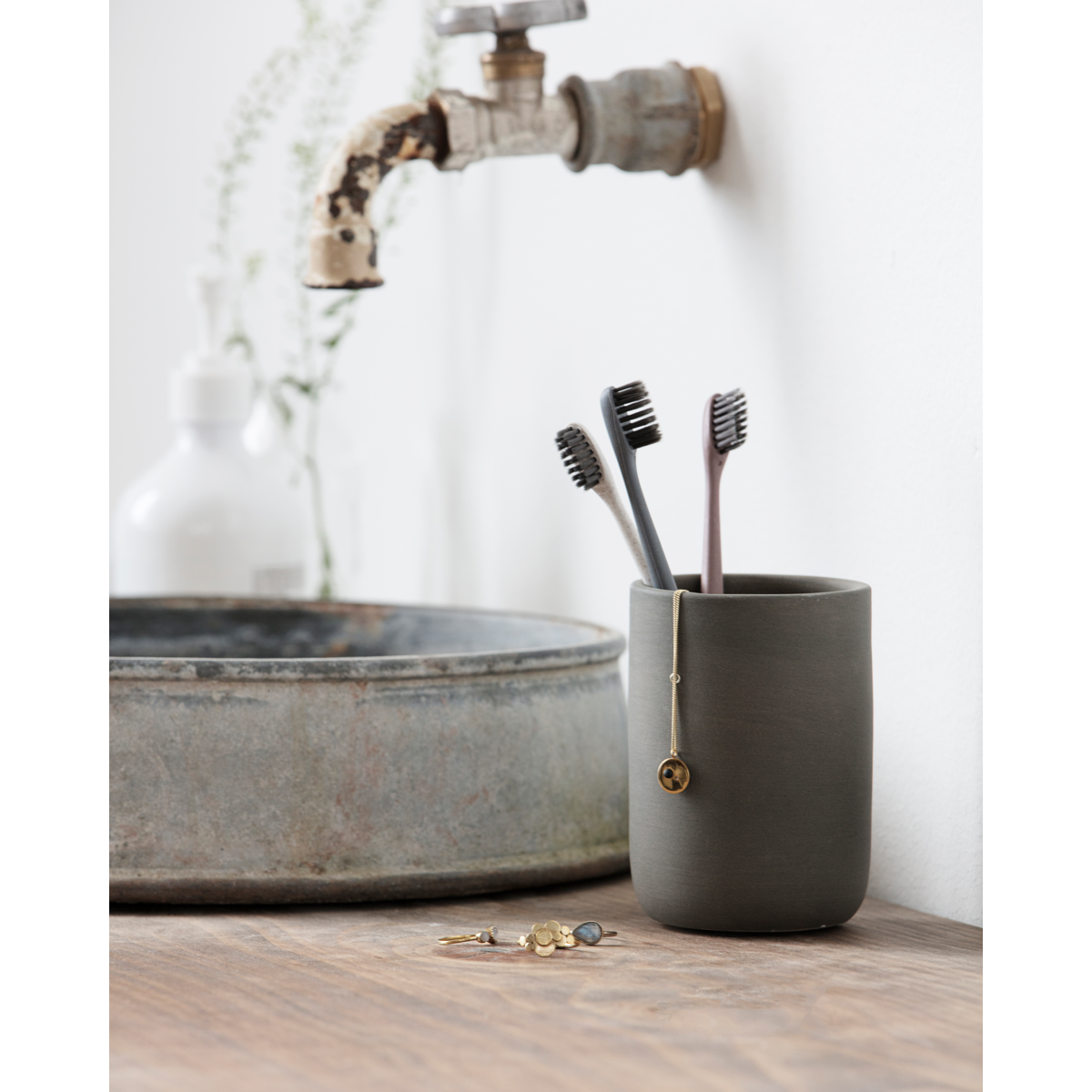 Zahnbürste, grau; Weiß; Burgund