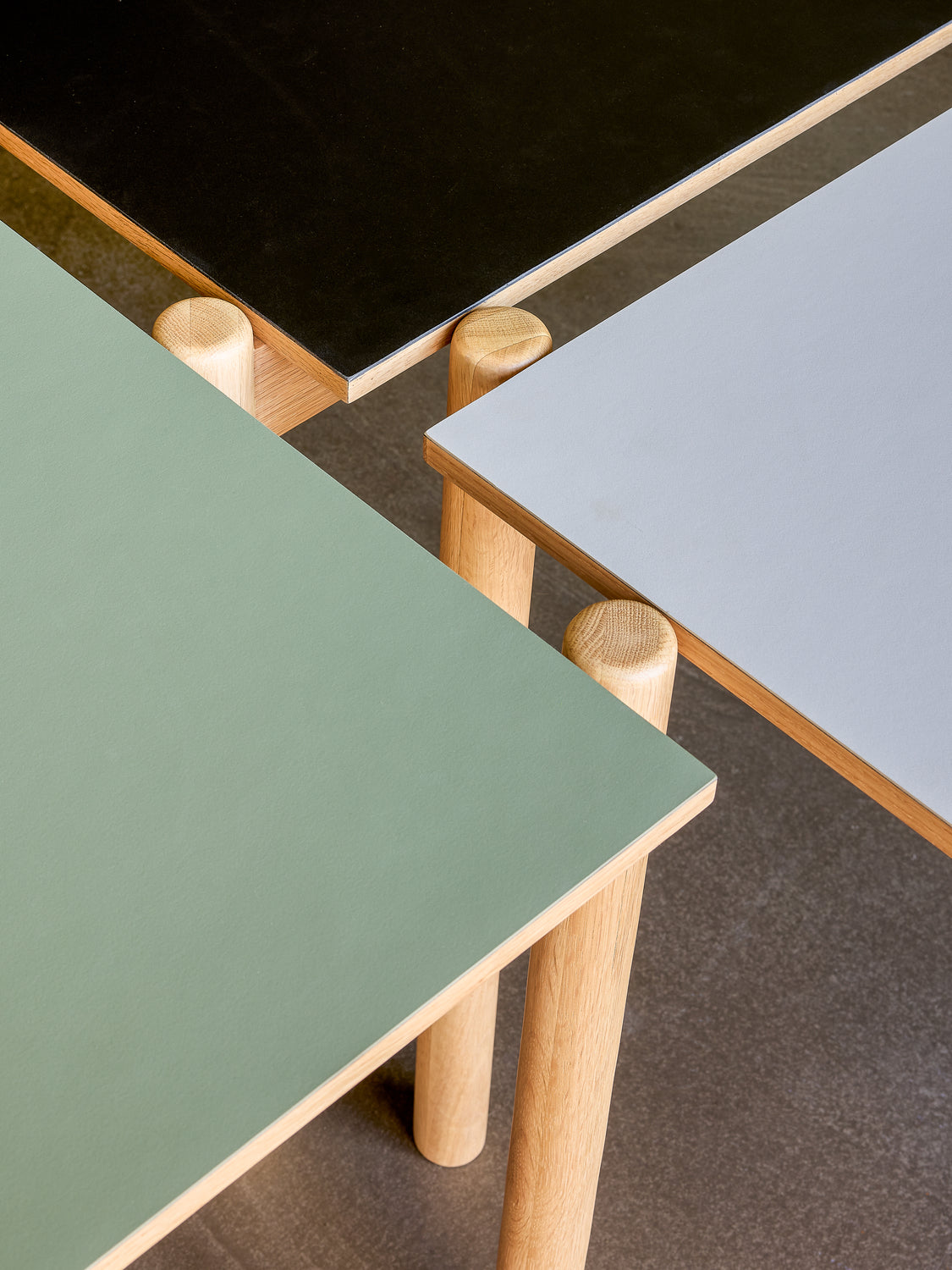 Schräger Esstisch, rechteckig, olivgrün – 190 x 107 x 75 cm