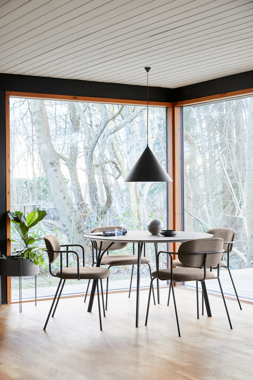 Tree Esstisch (120 cm) – Schwarz/Schwarz