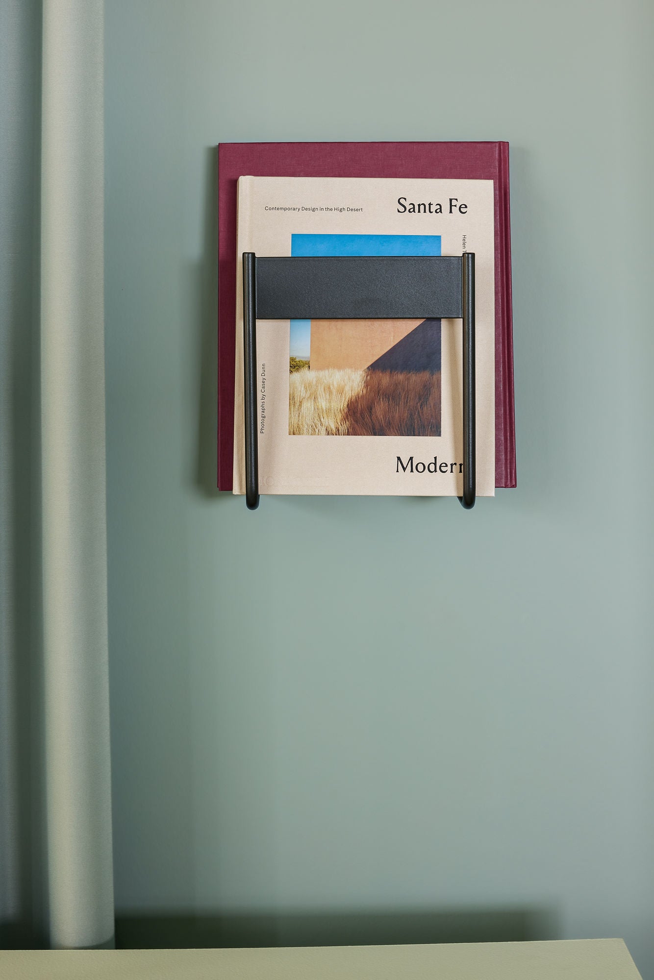 Hübsch zwischen Magazinhalter schwarz