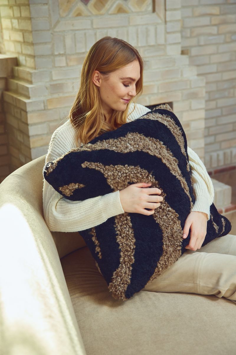 Zebra-Lammfellkissen | Kurzhaarig | Neuseeland | Doppelseitig | 60x60cm