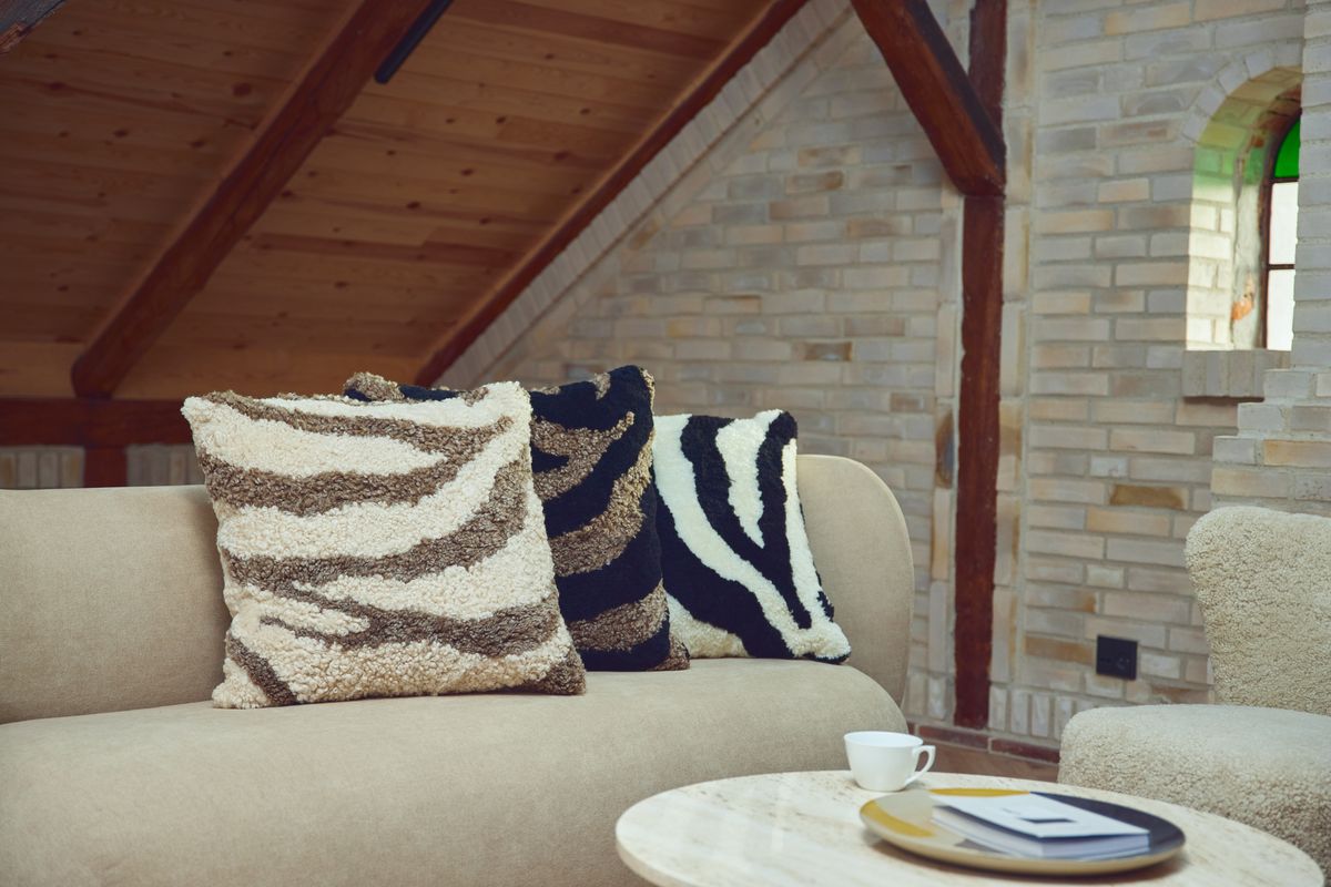 Zebra-Lammfellkissen | Kurzhaarig | Neuseeland | Doppelseitig | 60x60cm