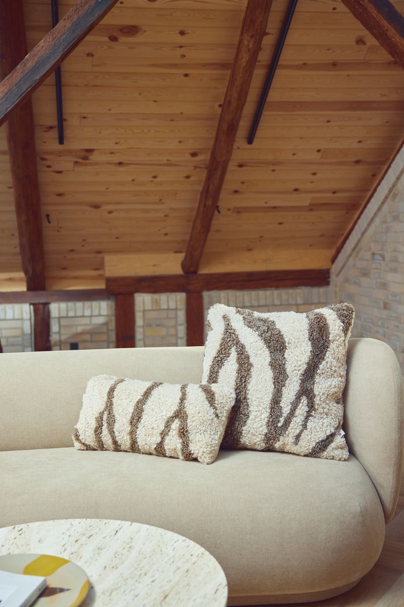 Zebra-Lammfellkissen | Kurzhaarig | Neuseeland | Doppelseitig | 30x60 cm