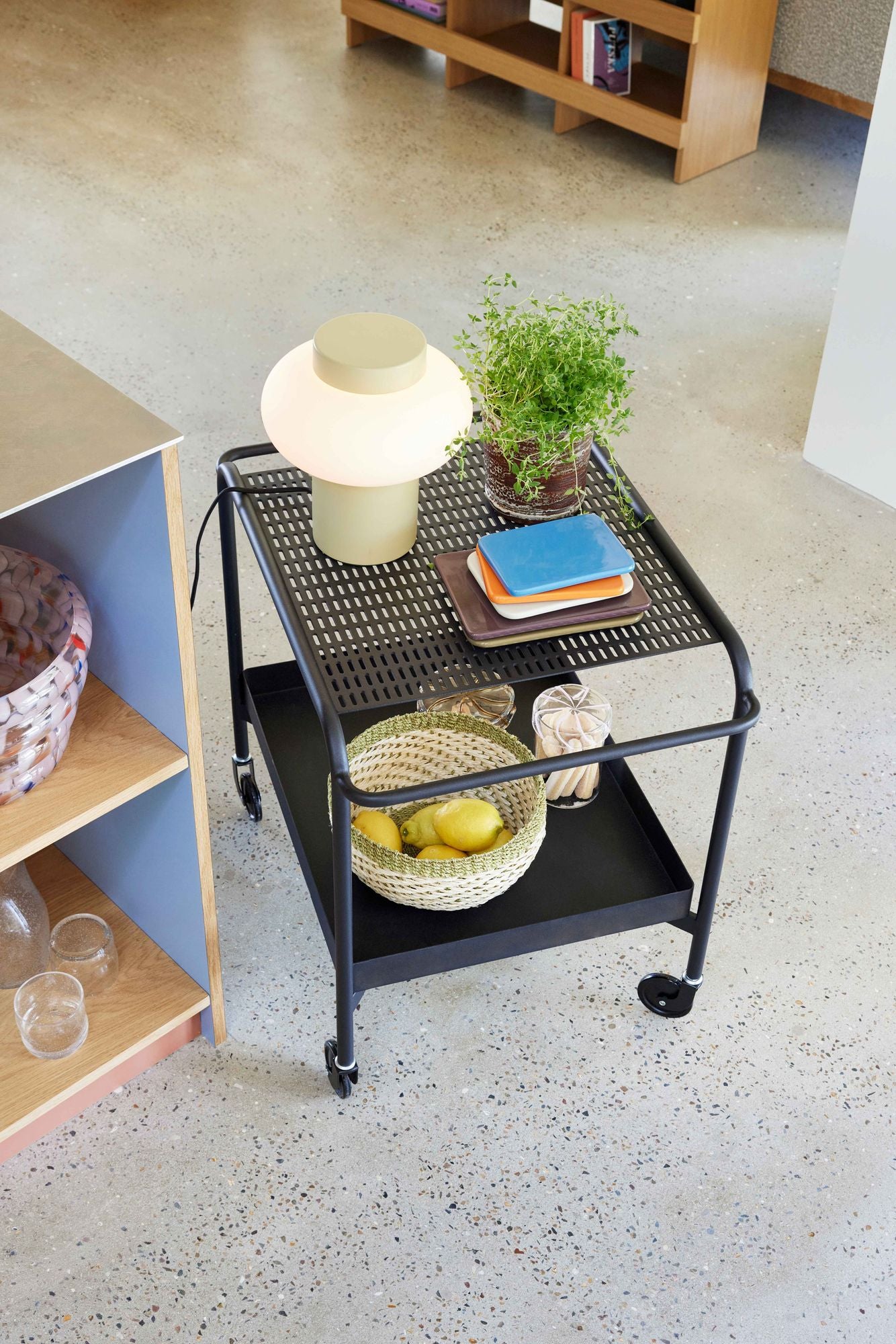 Hübsch Push Rolling Tisch schwarz