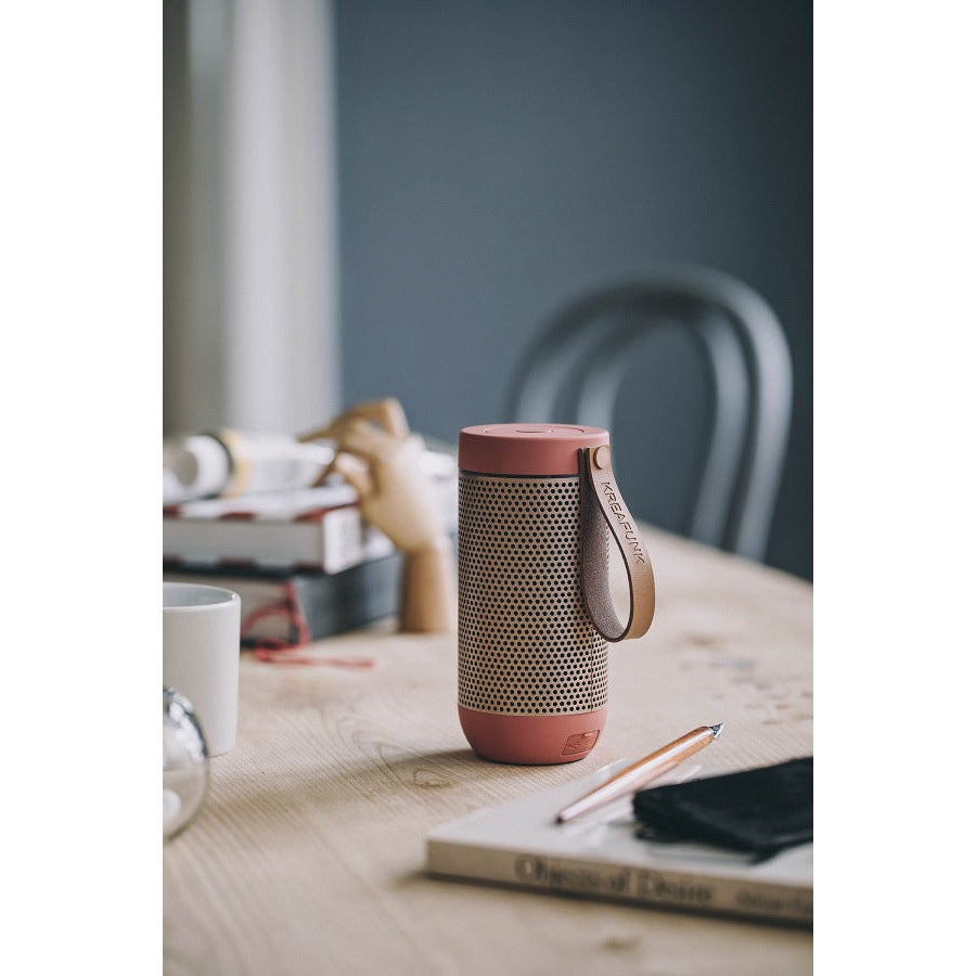 Kreafunk – Kabelloser Lautsprecher mit Riemen aFUNK Korallenbronze