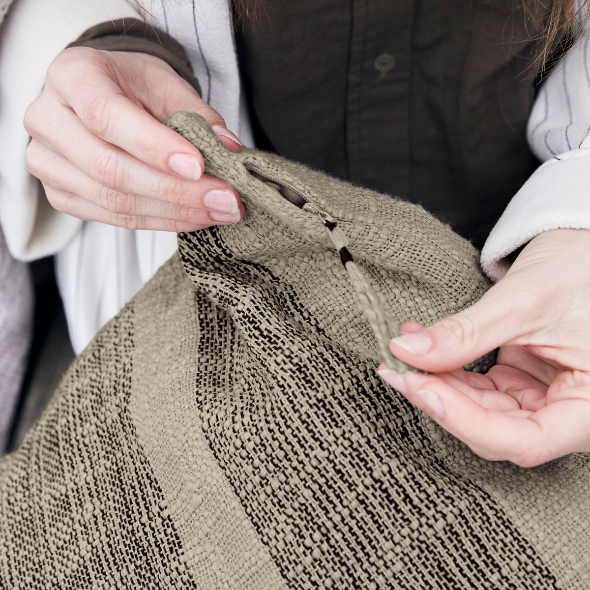 By Nord Dekorativer Kissenbezug, Ashild, Haze m. Kohle-L: 60 cm, B: 60 cm