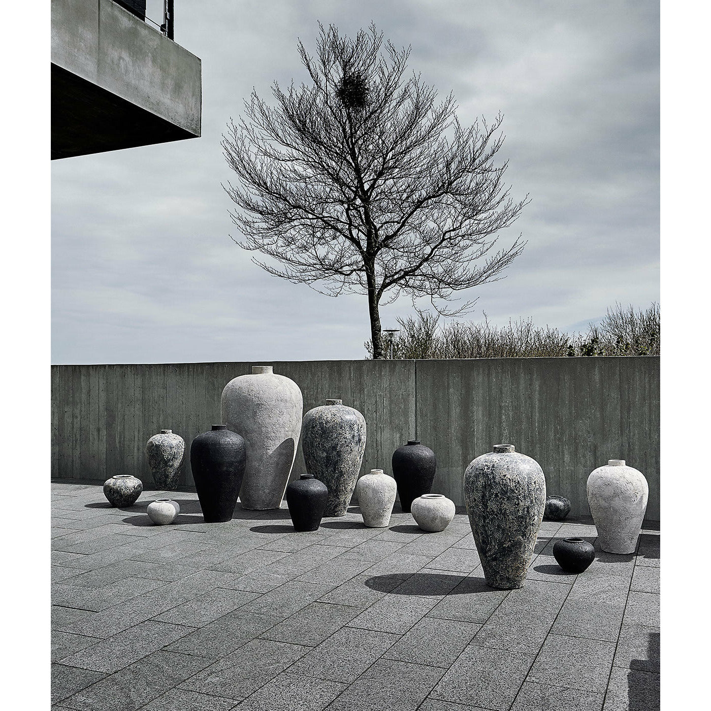 Krukke Luna Black 80 - Sort - Terracotta - H: 80 Ø: 45 cm - Muubs - DesignGaragen.dk