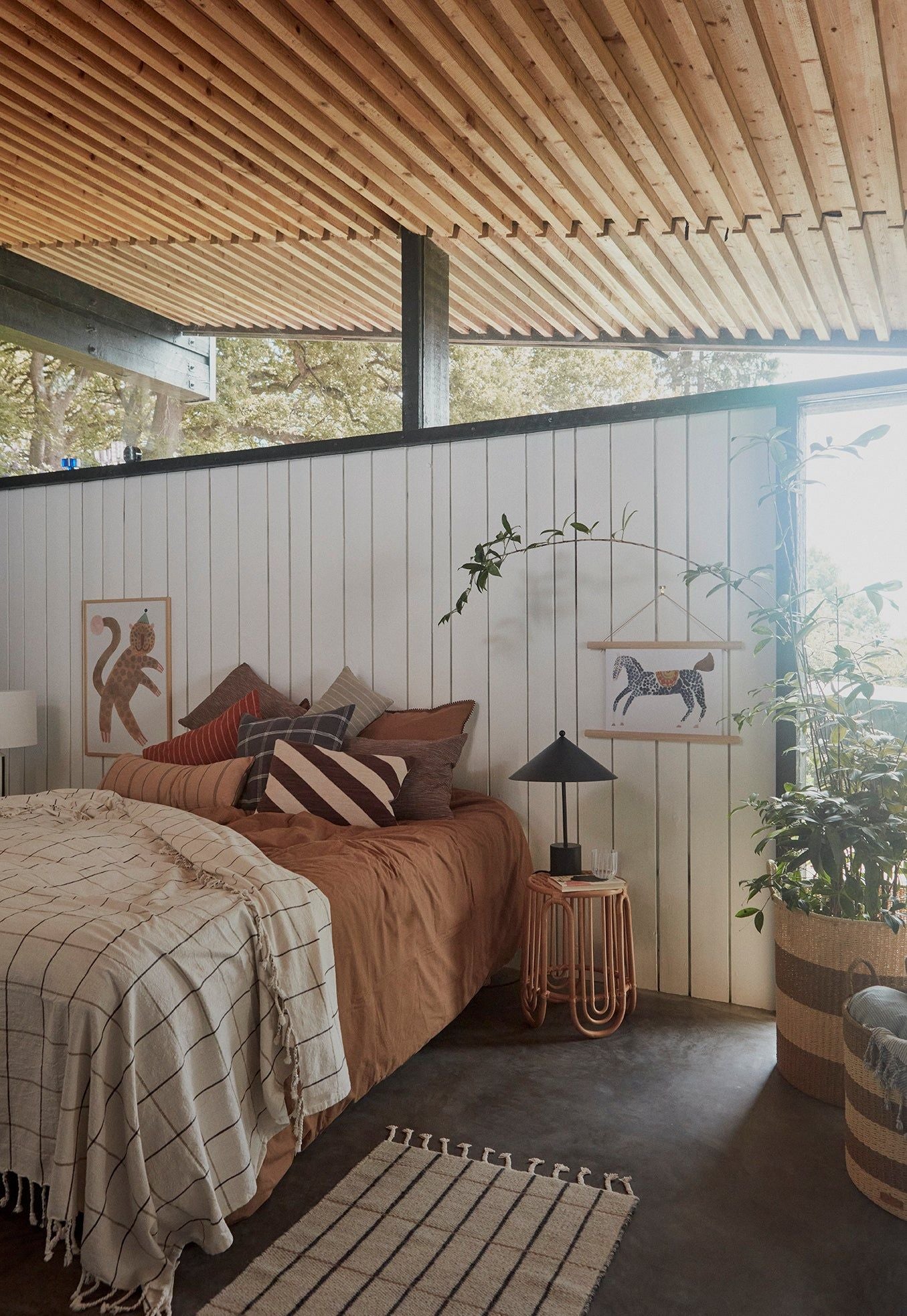 Oyoy lebender Regenbogenhocker