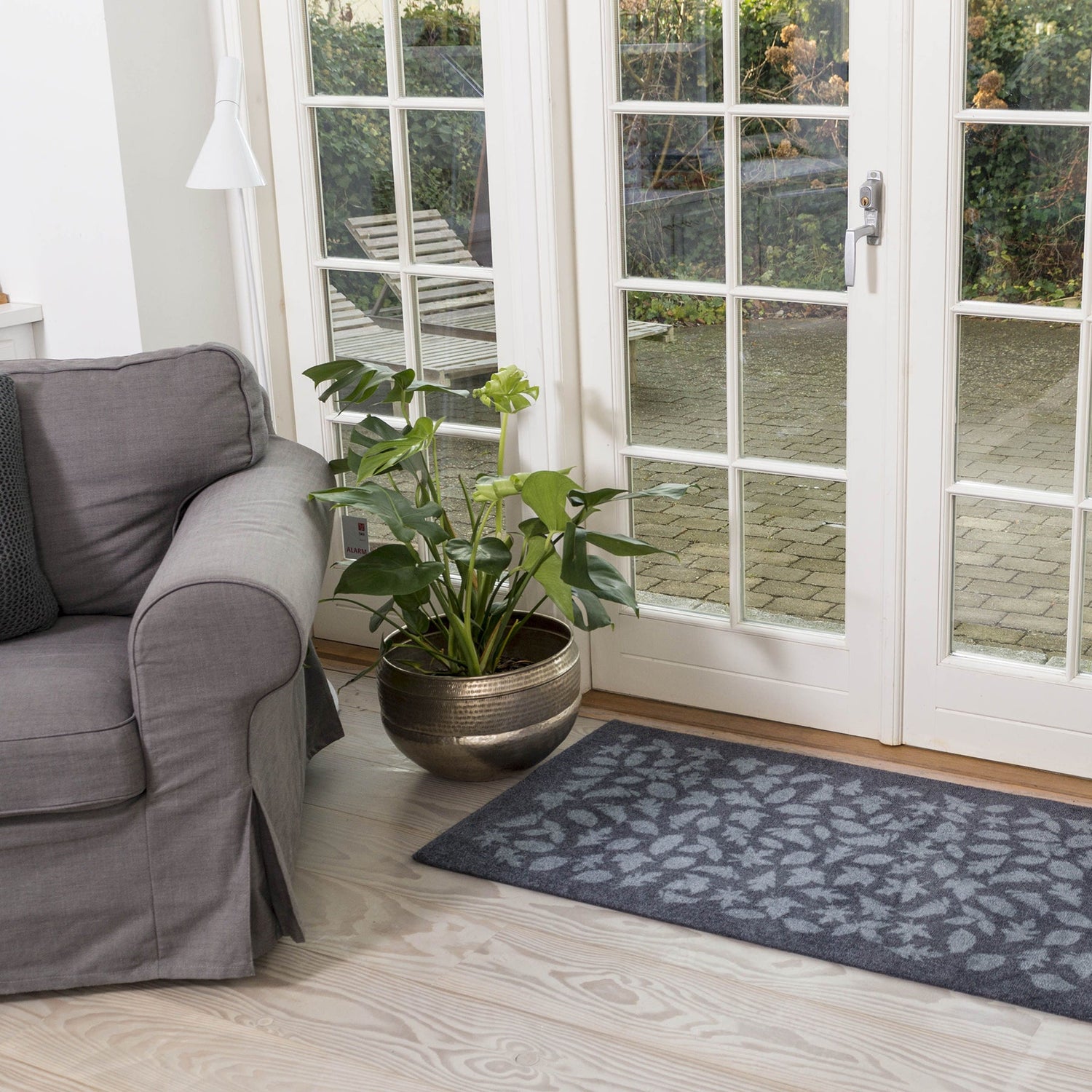 GULVMÅTTE 67 x 150 CM - LEAVES/GREY - Tica Copenhagen - DesignGaragen.dk