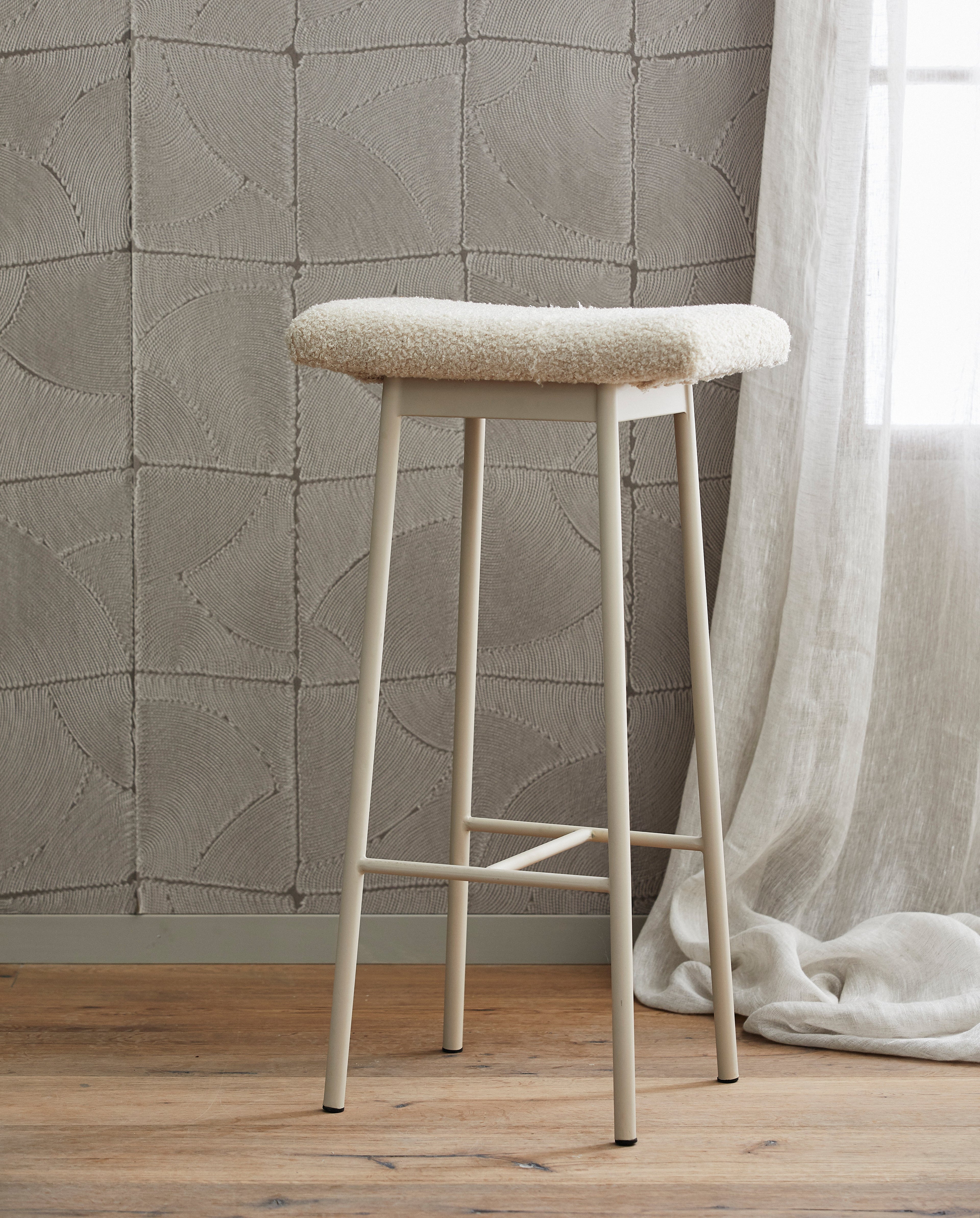Zala Barhocker mit Nachahmungslämmerungskinne - Beige