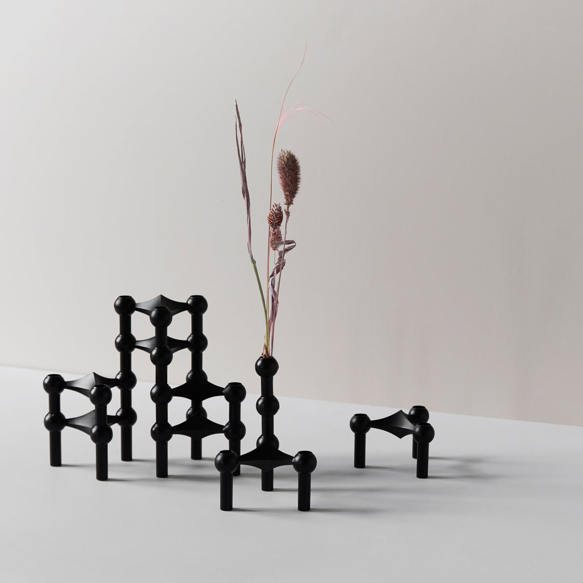 STOFF Nagel Vase, sort - STOFF - DesignGaragen.dk