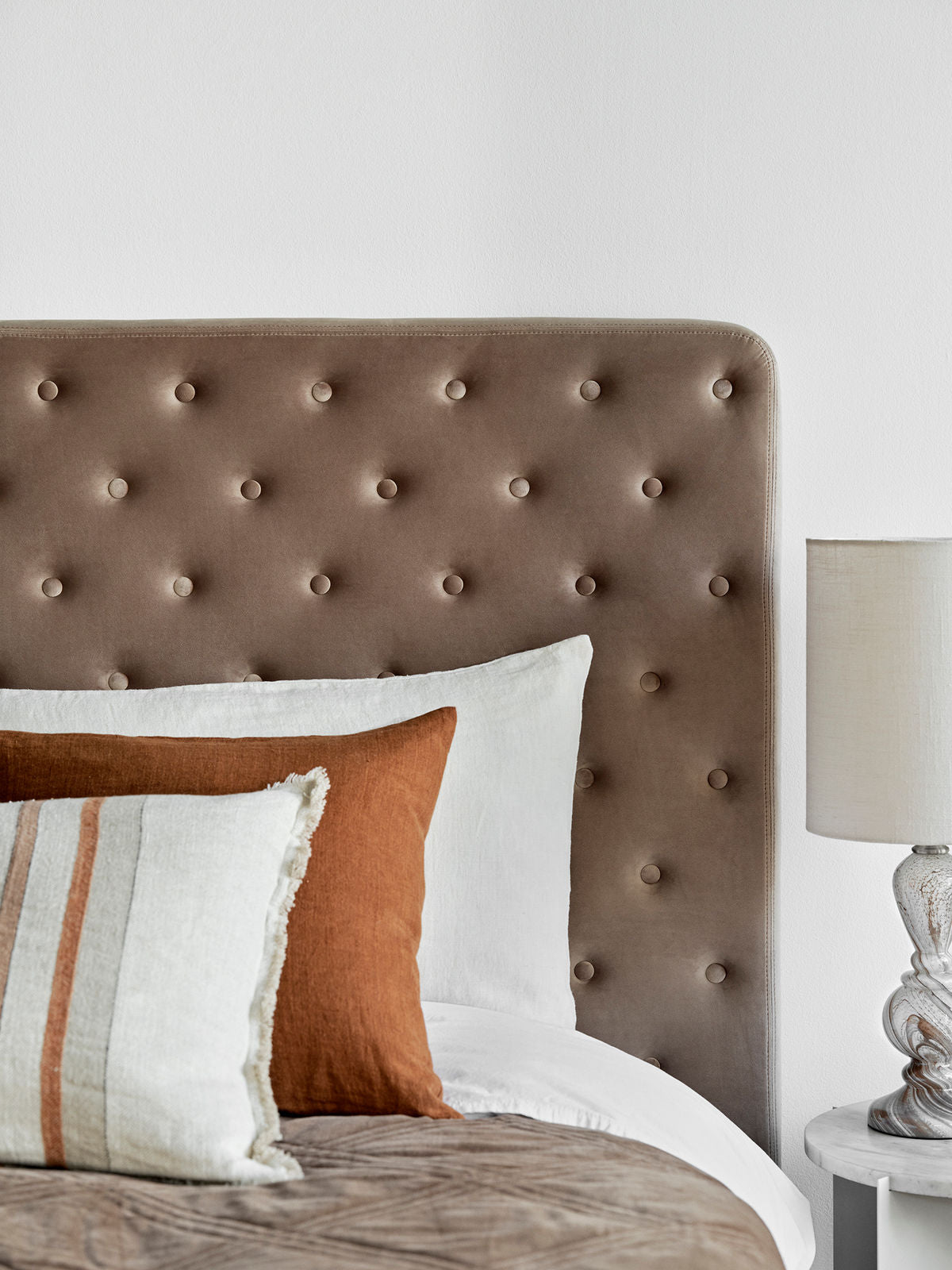 Cosy Living Christine Glaslampe - TAUPE SWIRL m. Gertrud Elfenbeinschirm