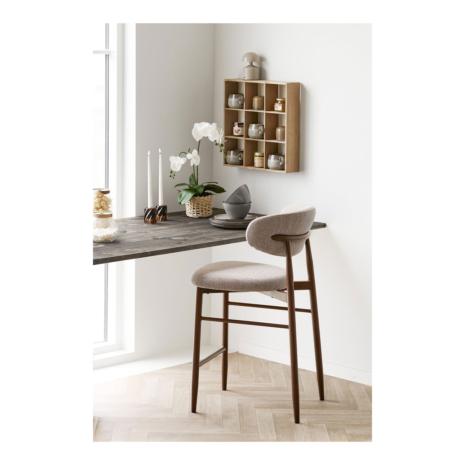Levanto Counter Chair – Thekenstuhl, Sand, Beine in Holzoptik, Walnuss HN1302