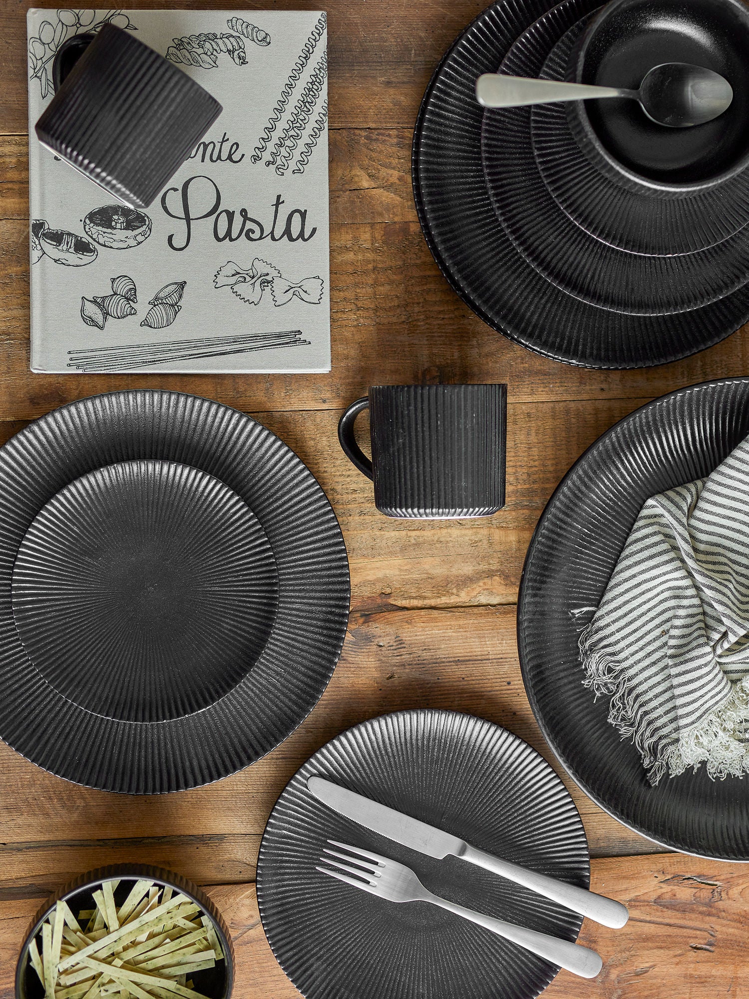 Bloomingville Neri Tischservice Set, schwarz, Steinzeug