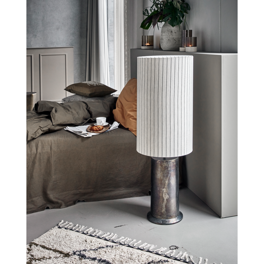 Stehlampe, Hdrafi -Basis mit HDShade, antikes Braun; rohes Weiß; Schwarz