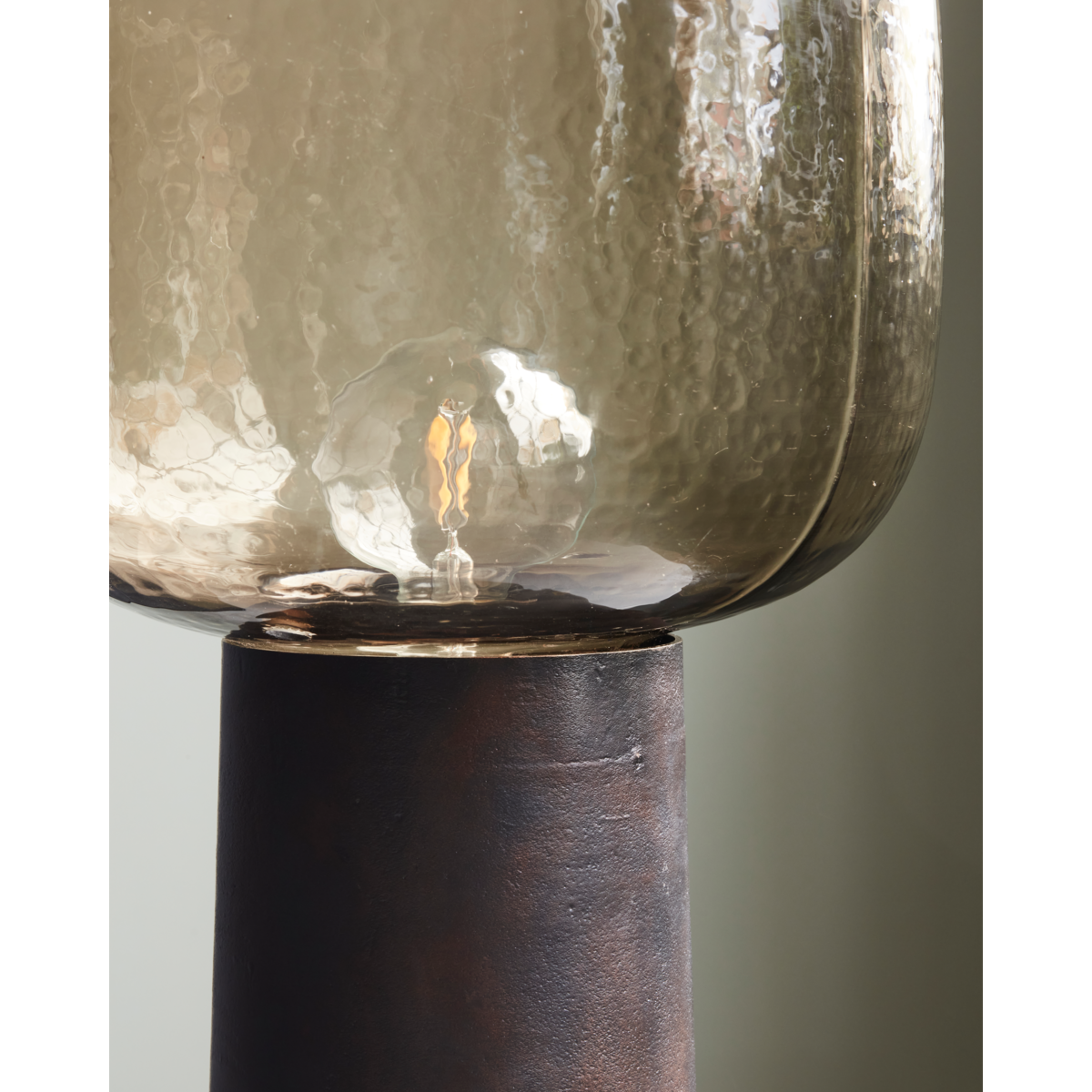 Tischlampe, Hdnote, gebräunter Messing
