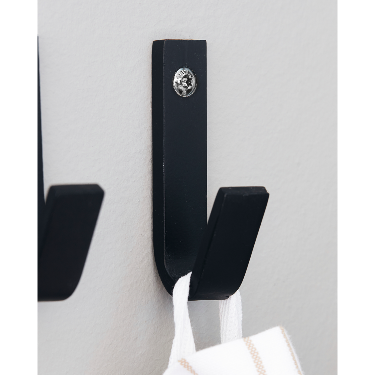 Haken, Hdbath, Schwarz B: 1 cm, H: 7 cm