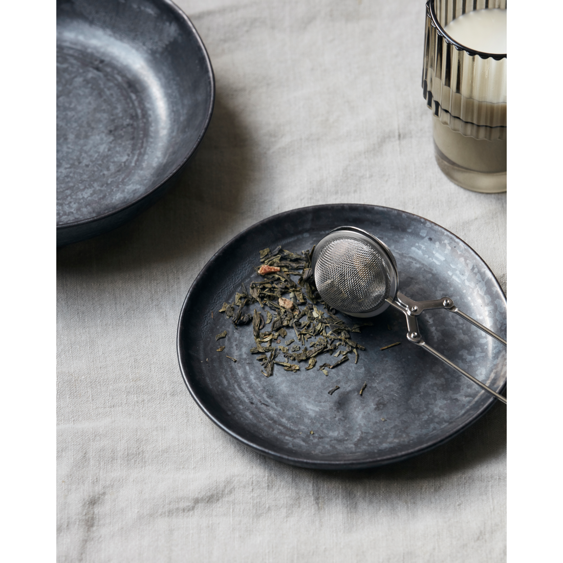 Die Kuchenplatte, Hdpion, schwarz; braun