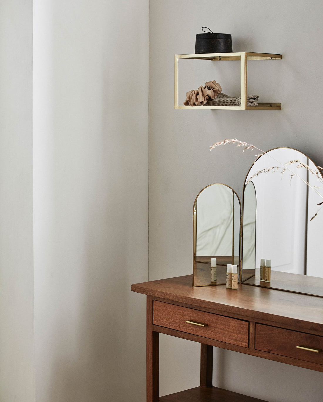 Nera Regal/Metallbetttisch mit Glas - 36x20 cm - Gold Finish