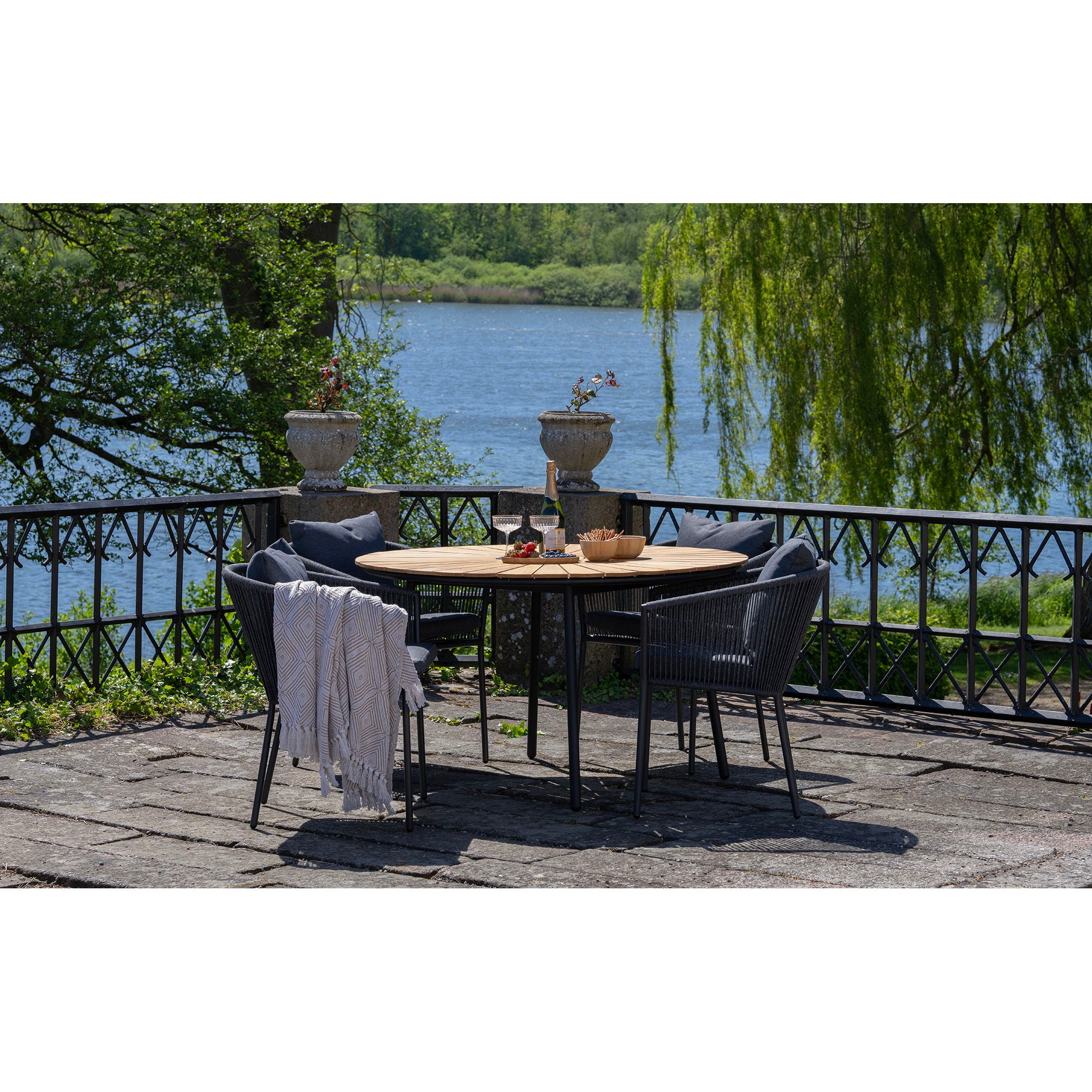 Cleveland und Salerno Garden Möbel Set - Esstisch und 4 Esstischstühle