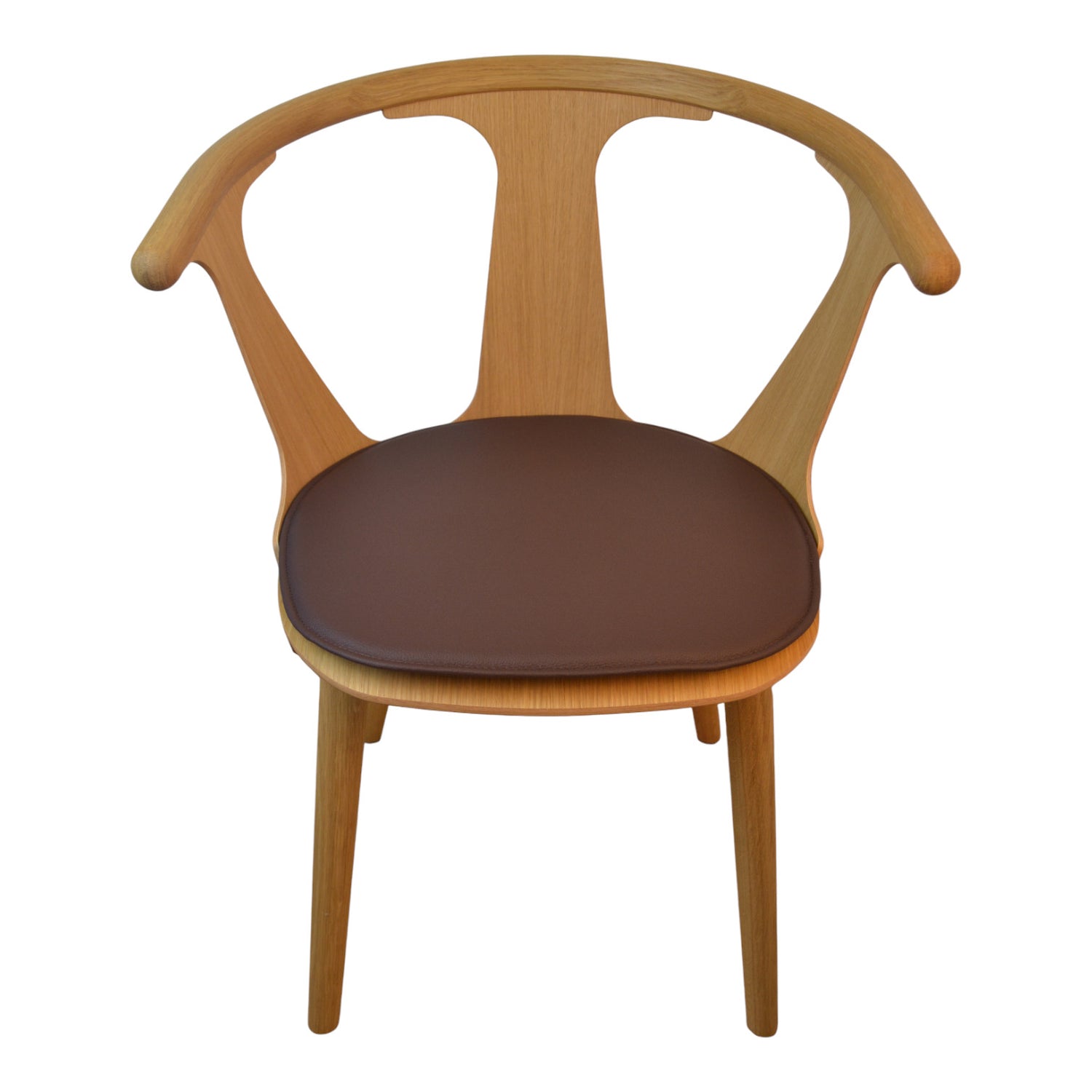Luxuskissen zu &amp; Tradition SK1 zwischen Stuhl in - dunkelbraunes Leder