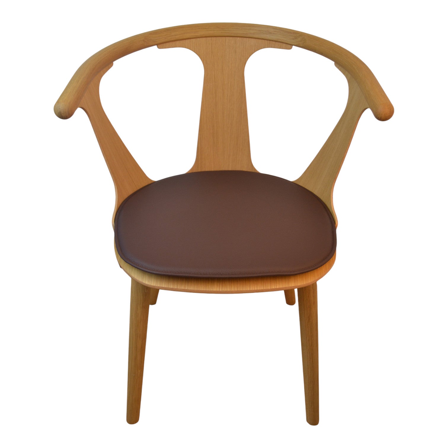 Luxuskissen zu &amp; Tradition SK1 zwischen Stuhl in - dunkelbraunes Leder