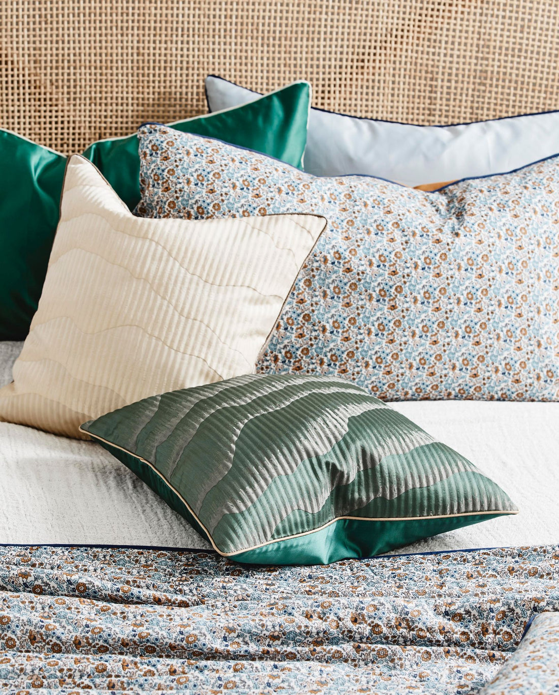 Avior -Kissenbedeckung im Satin - 45x45 - dunkelgrün