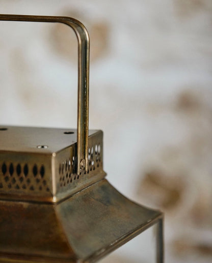 ANTIKE Laterne aus Eisen – H30 cm – Goldfinish