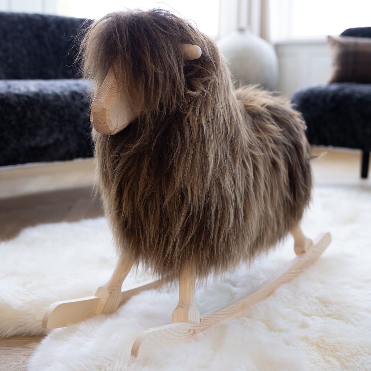 Manray Povl Kjer Design | Langhaariges Lammfell | Große L85xB25xH60 cm