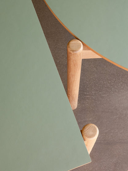 Oblique Esstisch rund Olivgrün - ø115xh75cm