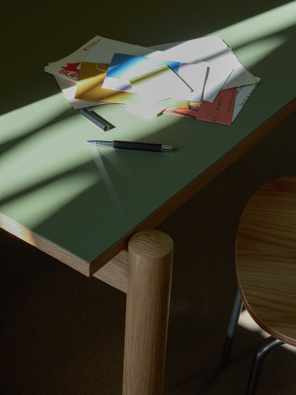 Oblique Schreibtisch Olivgrün - 140x81xh75cm