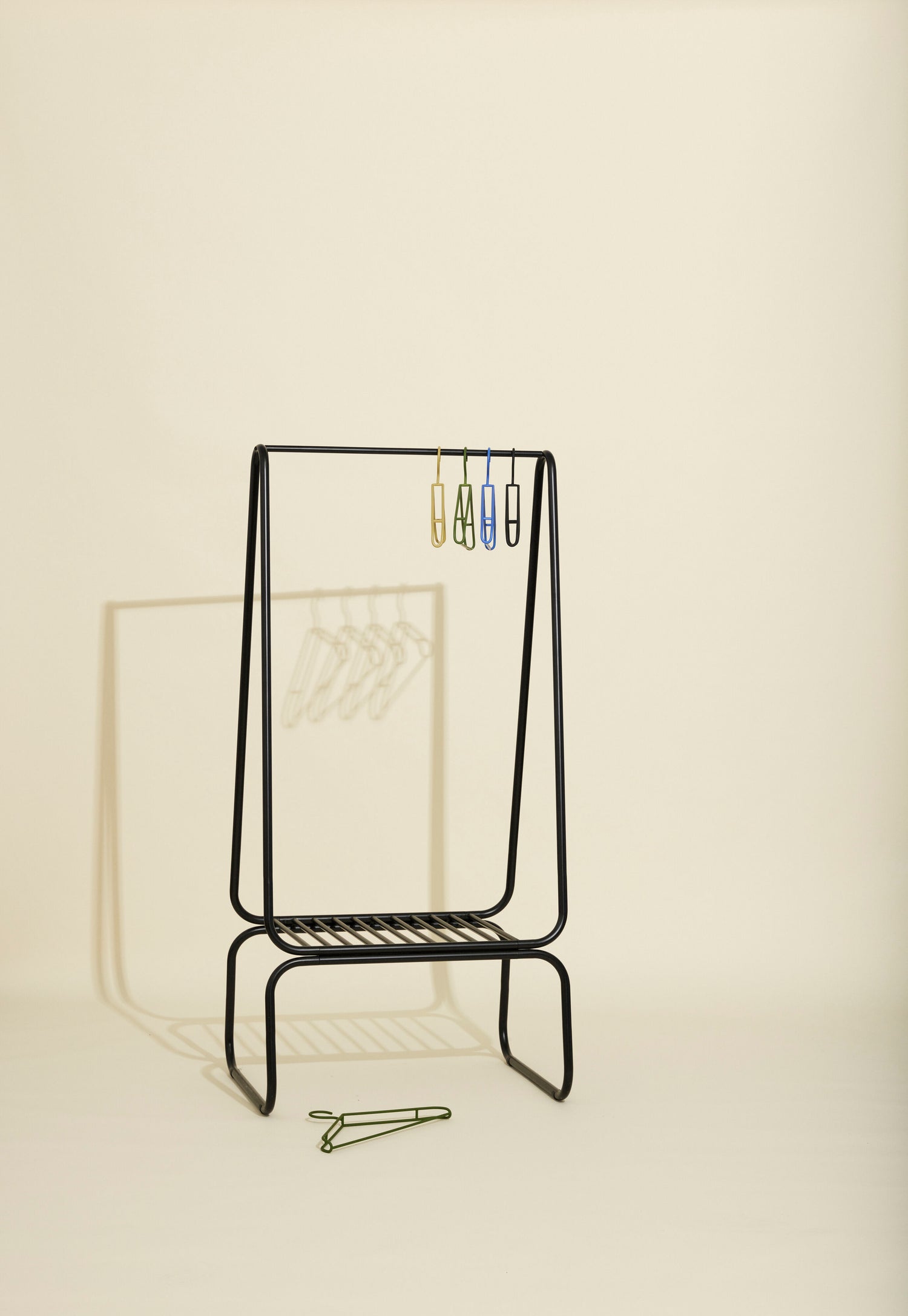 Tragen Sie Kleidungsständer kleine Schwarz auf - 60x72xh157cm