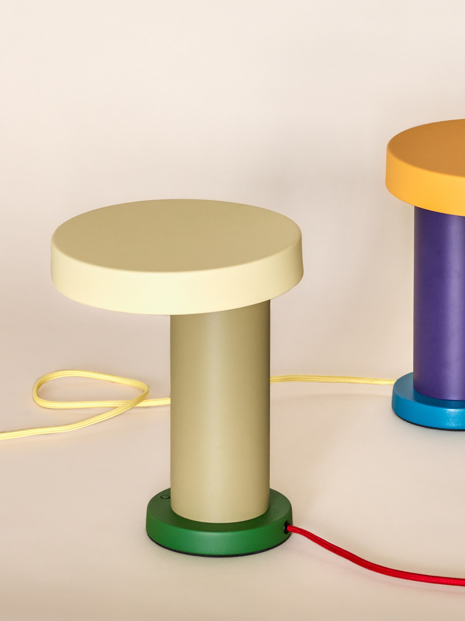Magic Tischlampe grün/olivgrün - Ø20x H25 cm, LED