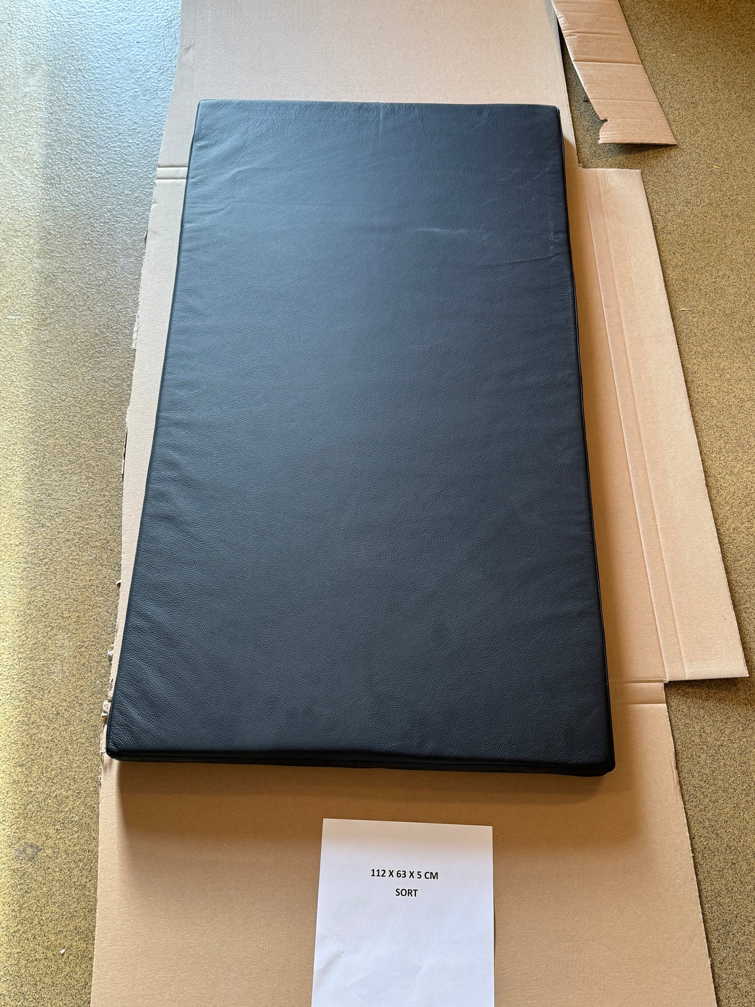 Schwarzes Lederkissen 112x63x4 cm