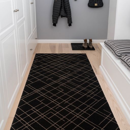 GULVMÅTTE 90 x 200 CM - LINES/SAND BLACK - Tica Copenhagen - DesignGaragen.dk