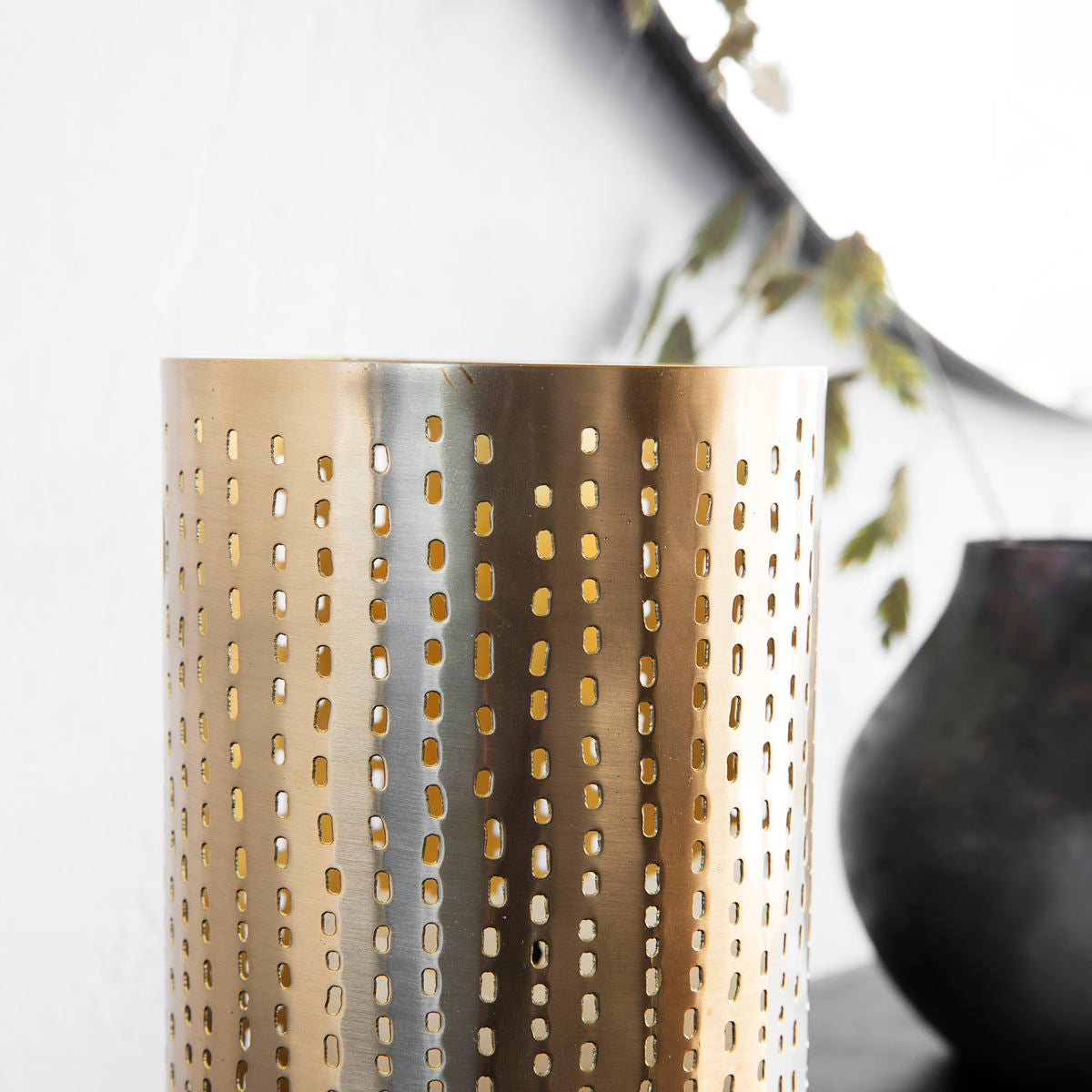 House Doctor - Fyrfadsstage, Wilma, Messingfinish - h: 16 cm, dia: 9.5 cm - House Doctor - DesignGaragen.dk