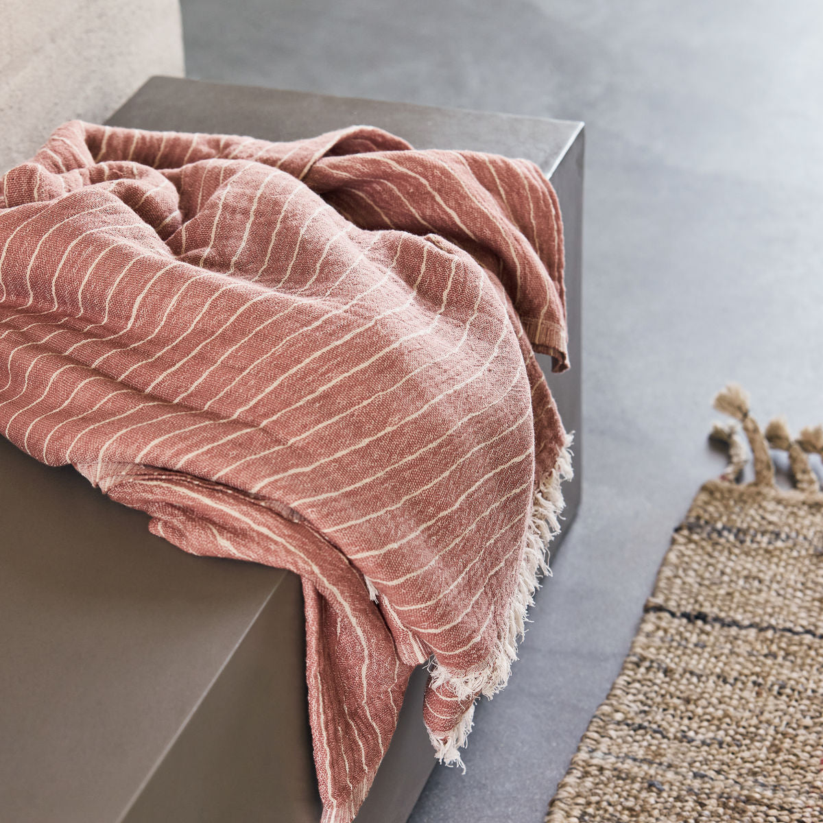 Tæppe, HDAlice stripe, Dusty berry - House Doctor - DesignGaragen.dk