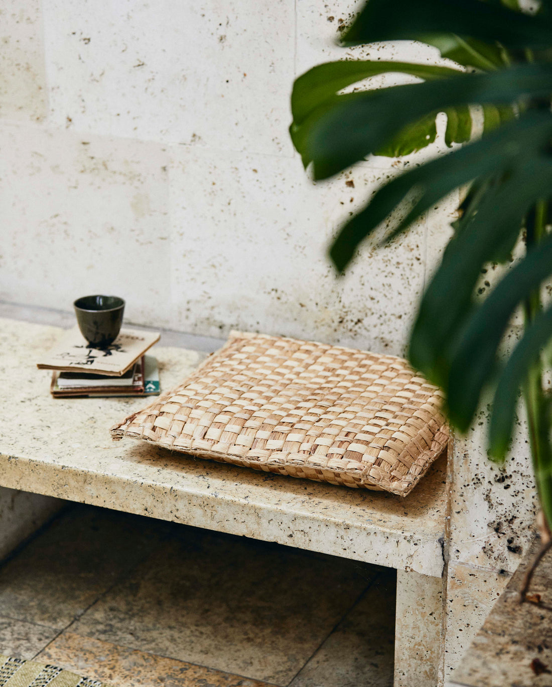 Synchronisiertes Bodenkissen im Geflecht