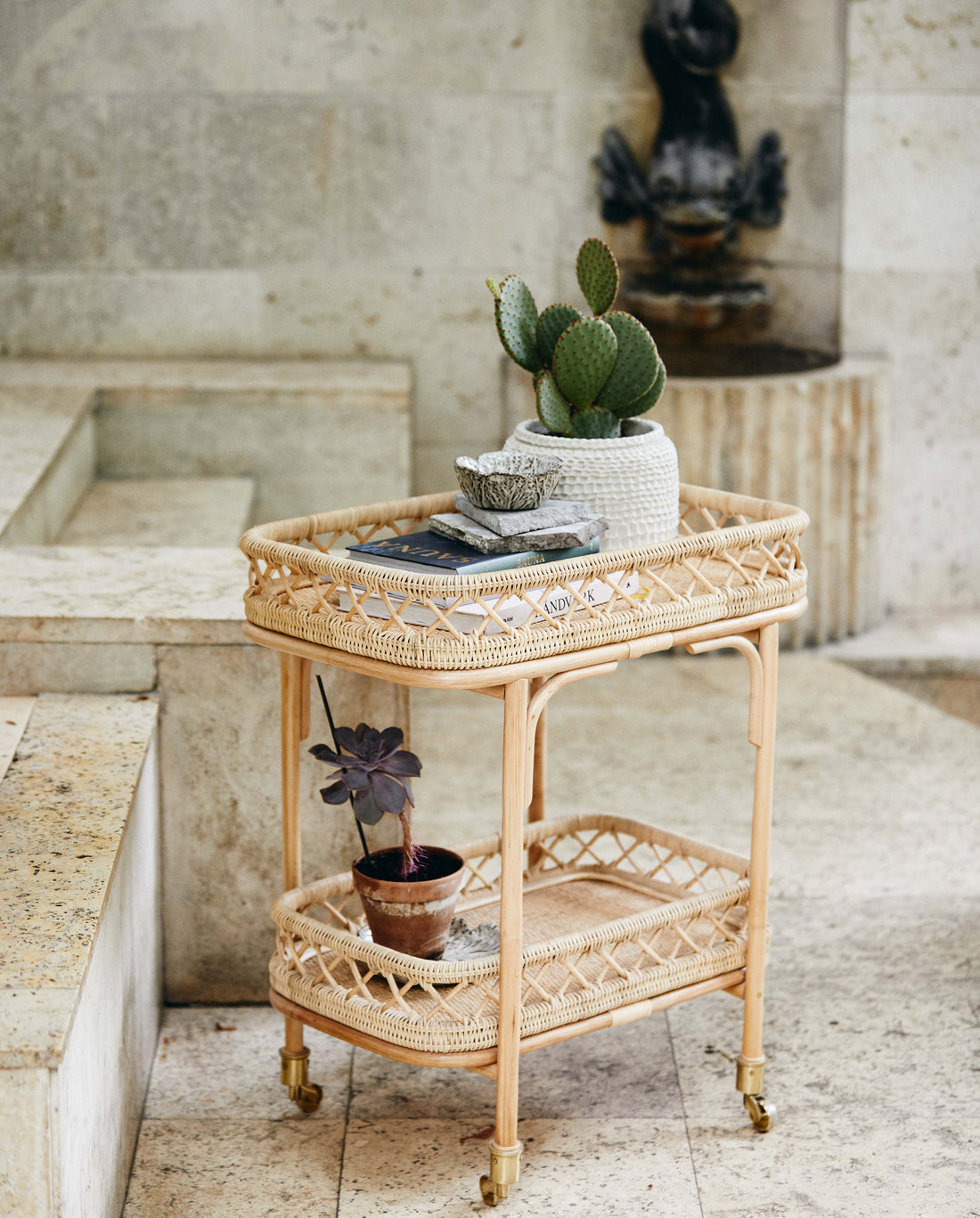 Liri Rolling Table in Rattan - 62x42 cm - Natur