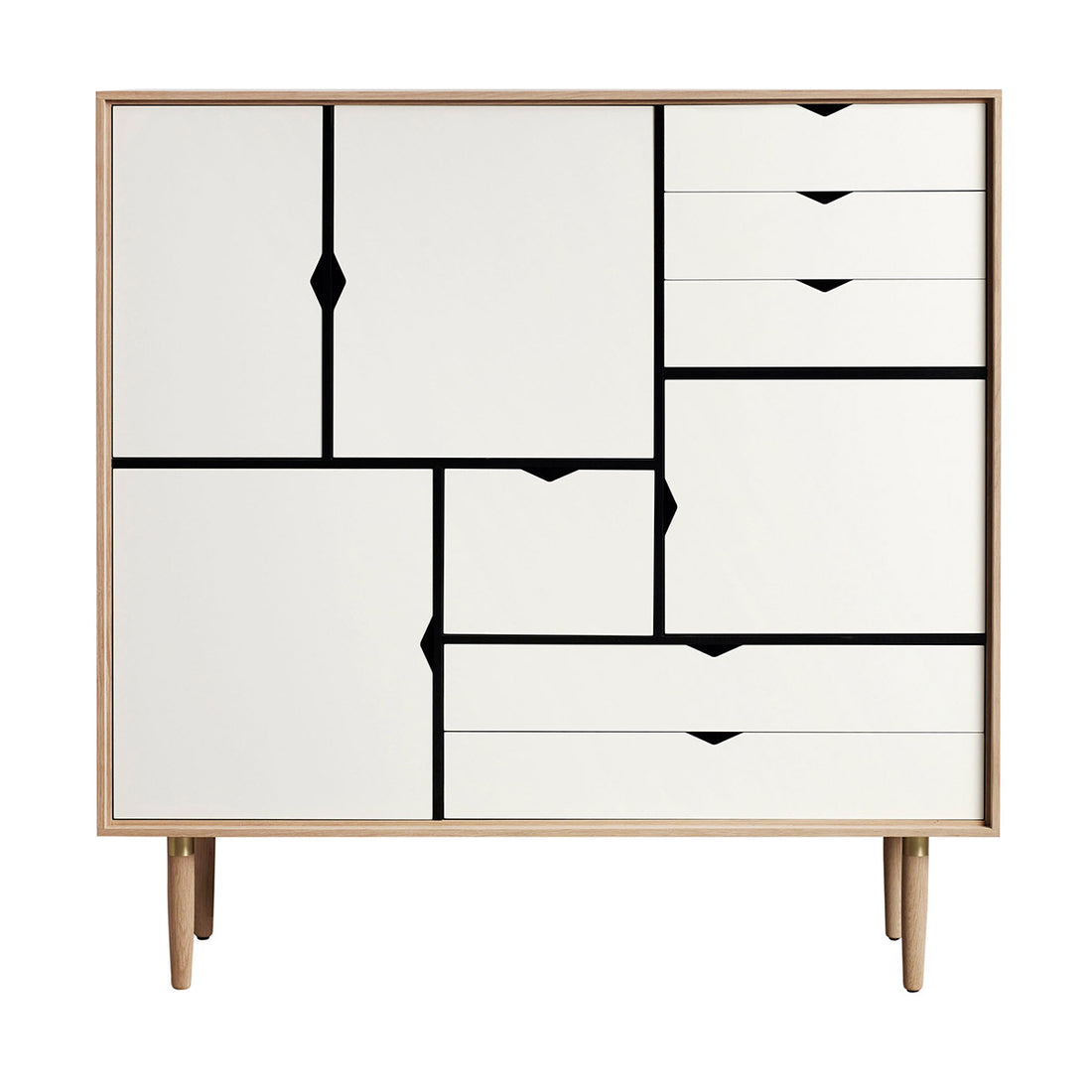 Andersen Furniture - S3 opbevaringsmøbel i eg/sæbe med hvid front - B130xD43xH132 cm - Andersen Furniture - DesignGaragen.dk
