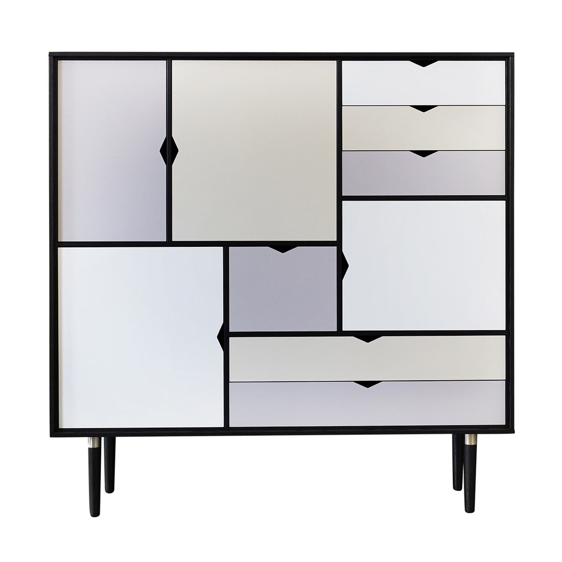 Andersen Furniture - S3 opbevaringsmøbel i sort med flerfarvede fronter - B130xD43xH132 cm - Andersen Furniture - DesignGaragen.dk