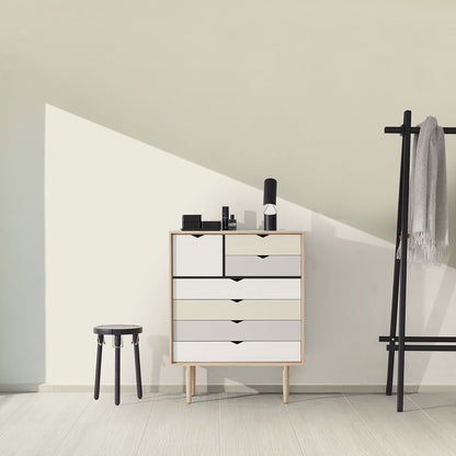 Andersen Furniture - S8 kommode i eg/sæbe med flerfarvede fronter - B83xD43xH107 cm - Andersen Furniture - DesignGaragen.dk