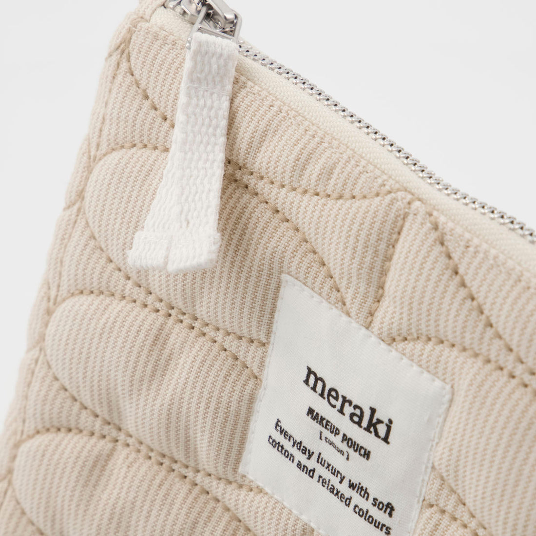 Meraki Make -up -Geldbörse, Mentha, vor Weiß/Safari