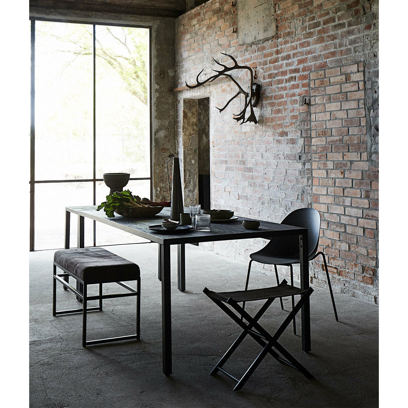Bænk Bronx S - Sort (LGB) - Jern/ruskind - W: 90 H: 50 D: 38 cm - Muubs - DesignGaragen.dk