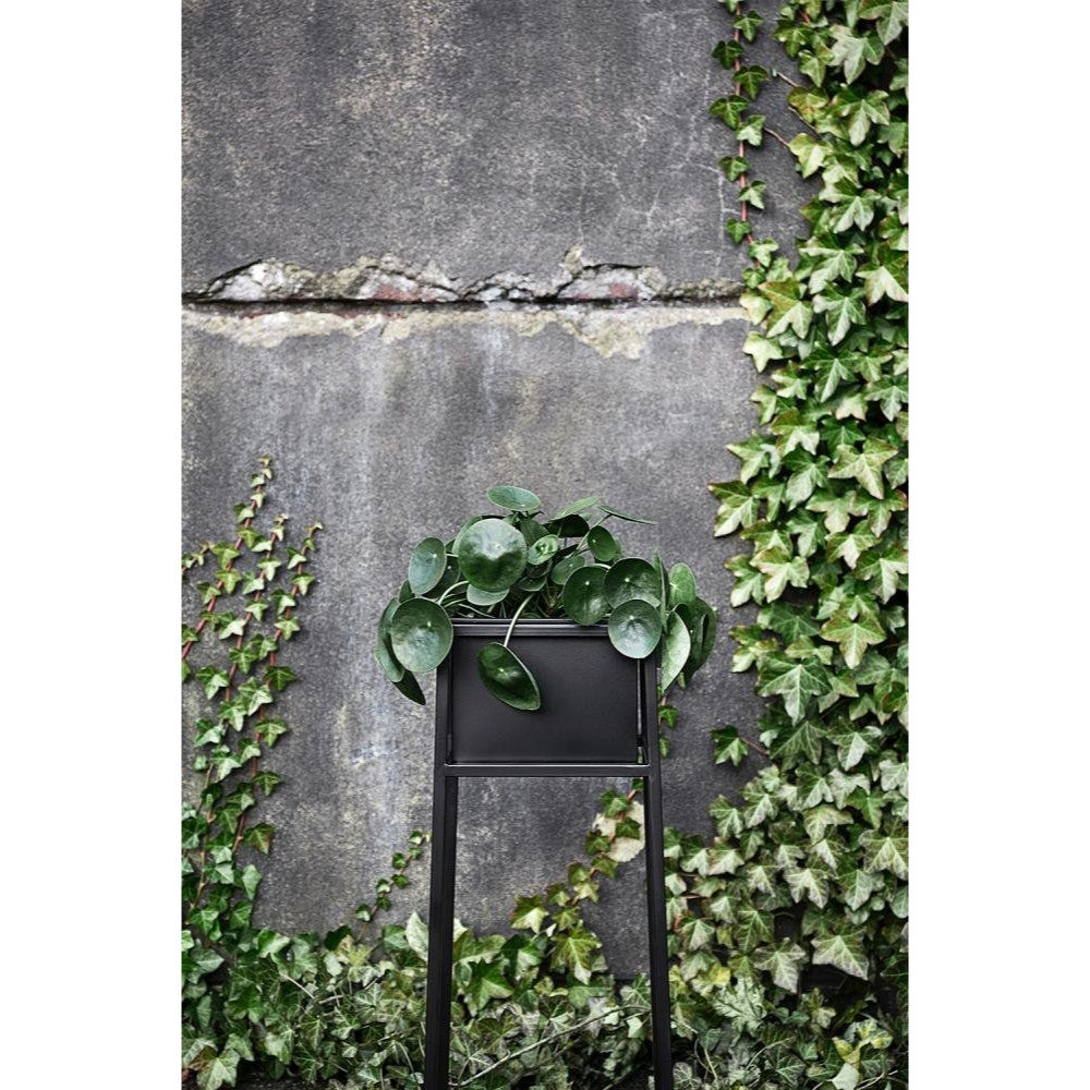 Nordal - Blumentopf aus Eisen, hoch 66x28x28 cm schwarz 
